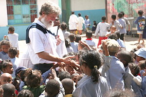 Pater Pedro und die Kinder